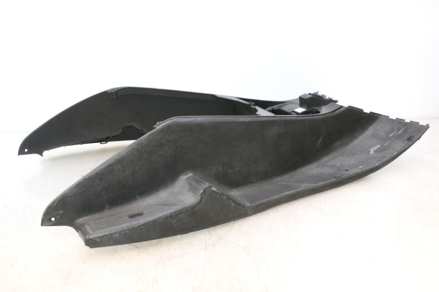 photo de STOPIEŃ PODNÓŻEK YAMAHA YP MAJESTY 125 (2002 - 2006) - Zbliżenie techniczne