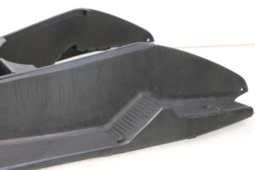 photo de STOPIEŃ PODNÓŻEK YAMAHA YP MAJESTY 125 (2002 - 2006) - Widok z bliska