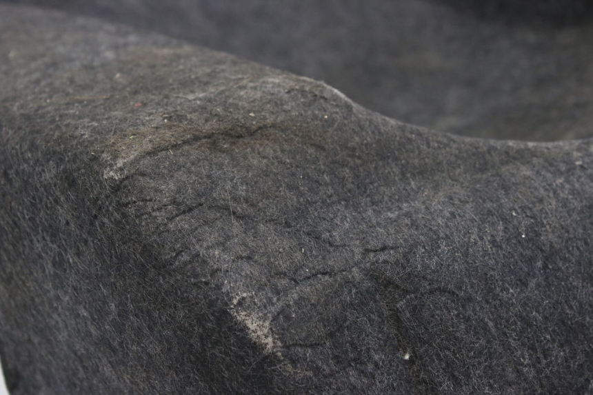 photo de WYKŁADZINA BAGAŻNIKA SUZUKI AN BURGMAN 400 (2006 - 2010) - Zoom stanu zużycia