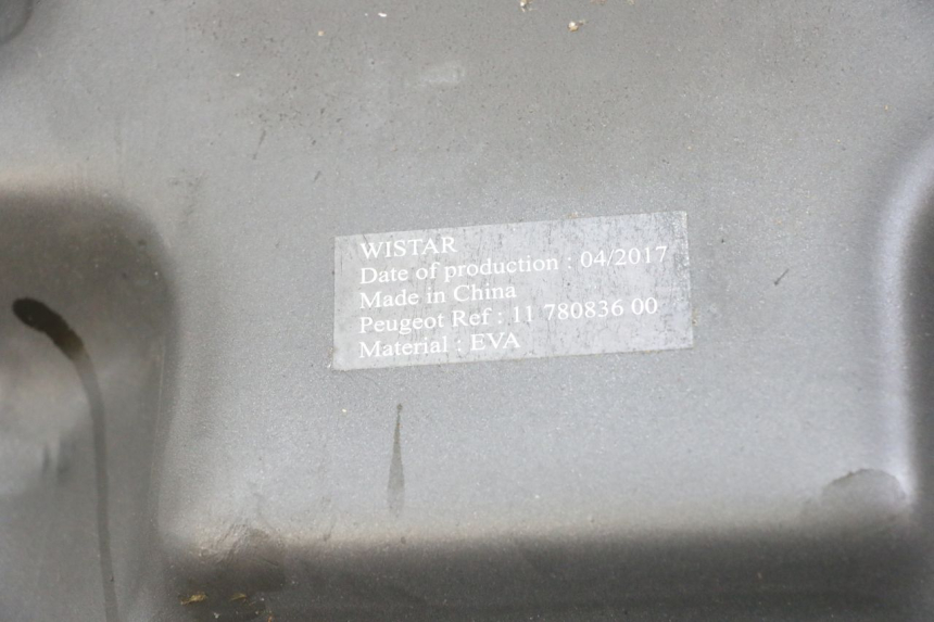 photo de WYKŁADZINA BAGAŻNIKA PEUGEOT SATELIS 125 (2013 - 2018) - Inny kąt widzenia