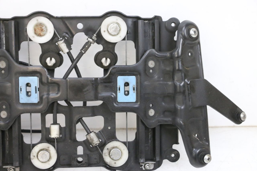 photo de SILNIK BULLE SUZUKI BURGMAN 650 (2013 - 2020) - Zbliżenie komponentów