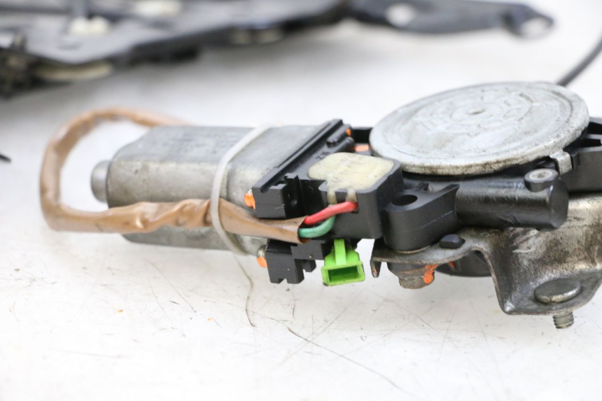 photo de SILNIK BULLE SUZUKI BURGMAN EXECUTIVE ABS 650 (2006 - 2012) - Zbliżenie techniczne