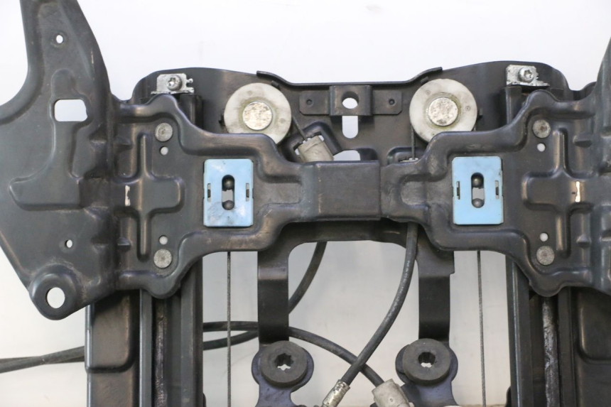 photo de SILNIK BULLE SUZUKI BURGMAN EXECUTIVE ABS 650 (2006 - 2012) - Zbliżenie komponentów