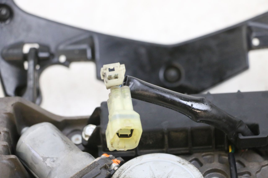 photo de SILNIK BULLE YAMAHA FJR ABS 1300 (2006 - 2012) - Zoom stanu zużycia