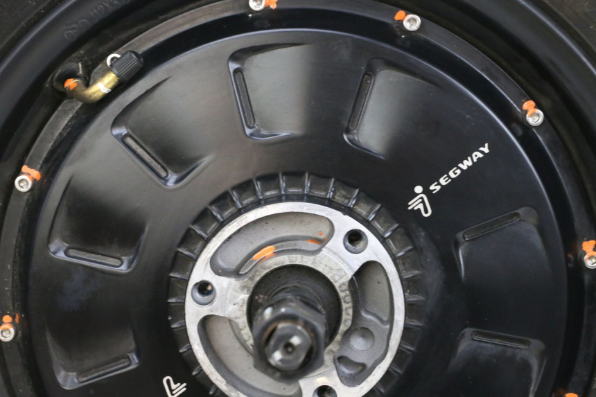 photo de SILNIK SEGWAY NINEBOT E125S 1 (2022 - 2026) - Stan powierzchni