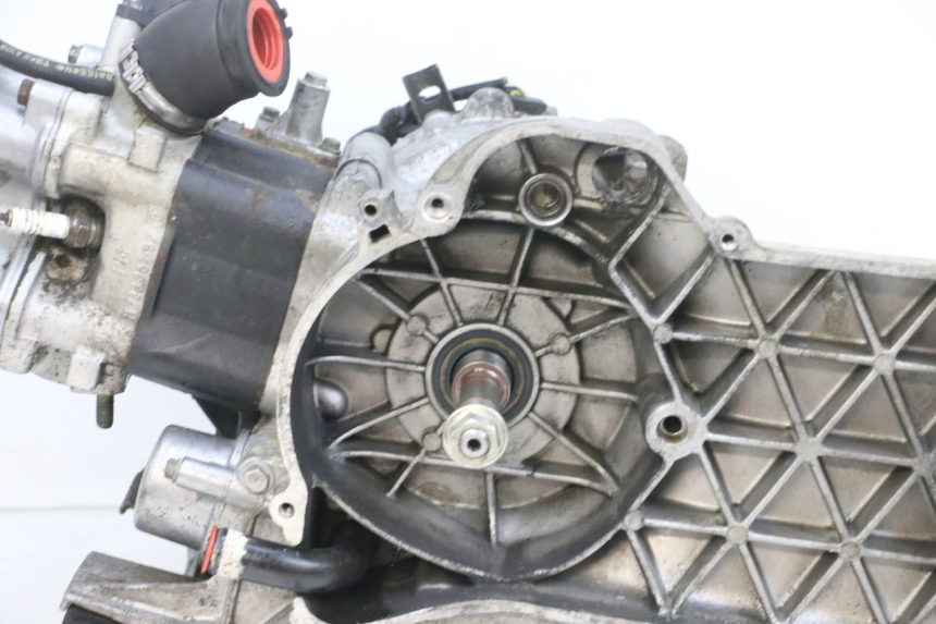 photo de SILNIK PEUGEOT ELYSEO 125 (1999 - 2004) - Alternatywny kąt