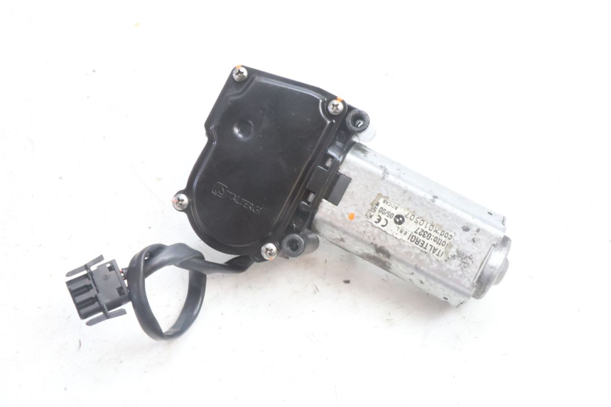 photo de SILNIK WYCIERACZKI BMW C1 125 (2000 - 2003) - Zbliżenie techniczne