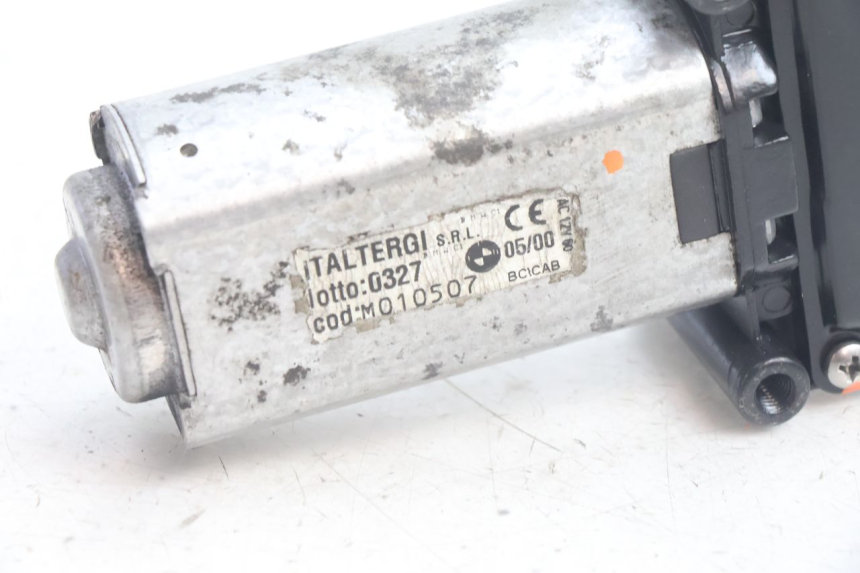 photo de SILNIK WYCIERACZKI BMW C1 125 (2000 - 2003) - Punkty mocowania