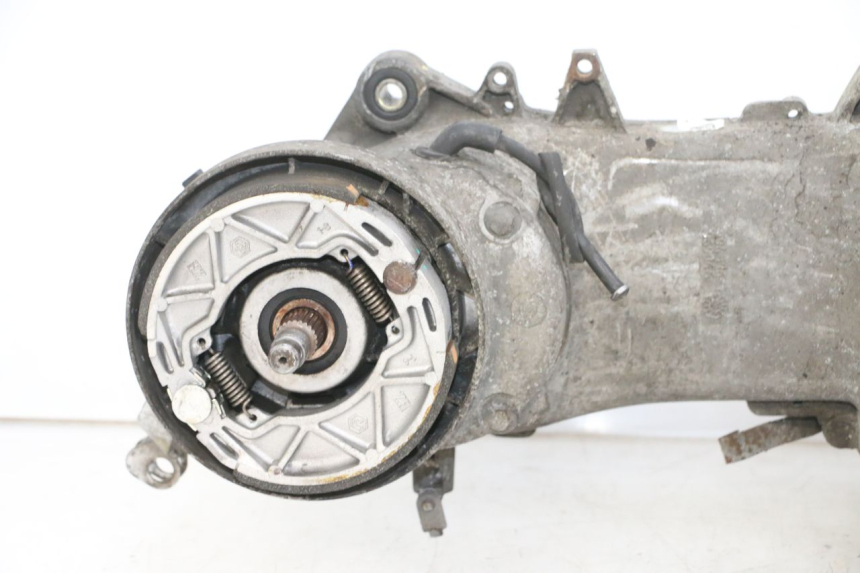 photo de SILNIK PIAGGIO FLY 4T 50 (2013 - 2017) - Inny kąt widzenia