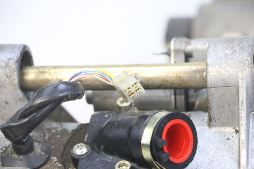 photo de SILNIK YAMAHA JOG R 50 (2004 - 2014) - Zbliżenie komponentów