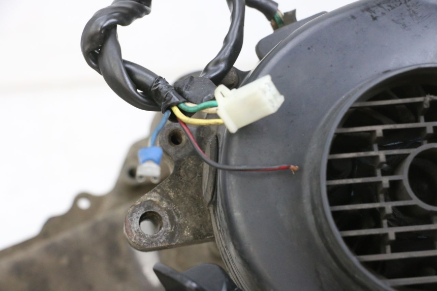 photo de SILNIK PEUGEOT KISBEE 4T 50 (2010 - 2017) - Inny kąt widzenia