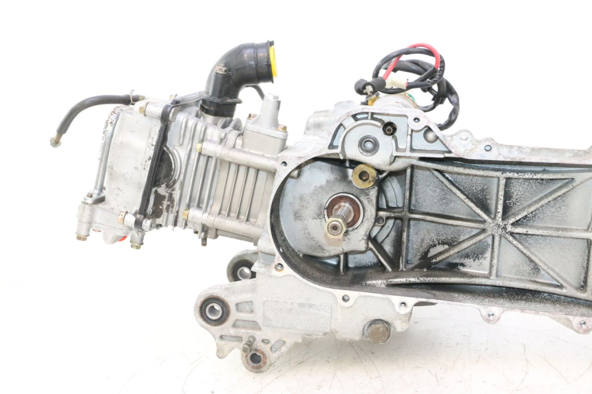 photo de SILNIK PEUGEOT KISBEE 4T 50 (2010 - 2017) - Alternatywny kąt