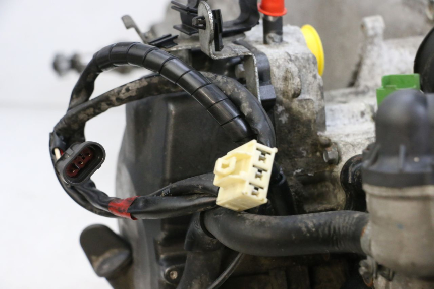 photo de SILNIK PIAGGIO MP3 HPE 350 (2018 - 2020) - Alternatywny kąt