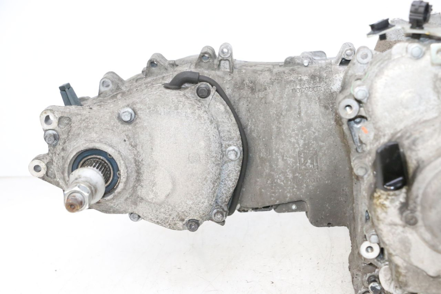 photo de SILNIK PIAGGIO MP3 HPE 300 (2019 - 2026) - Widok z bliska