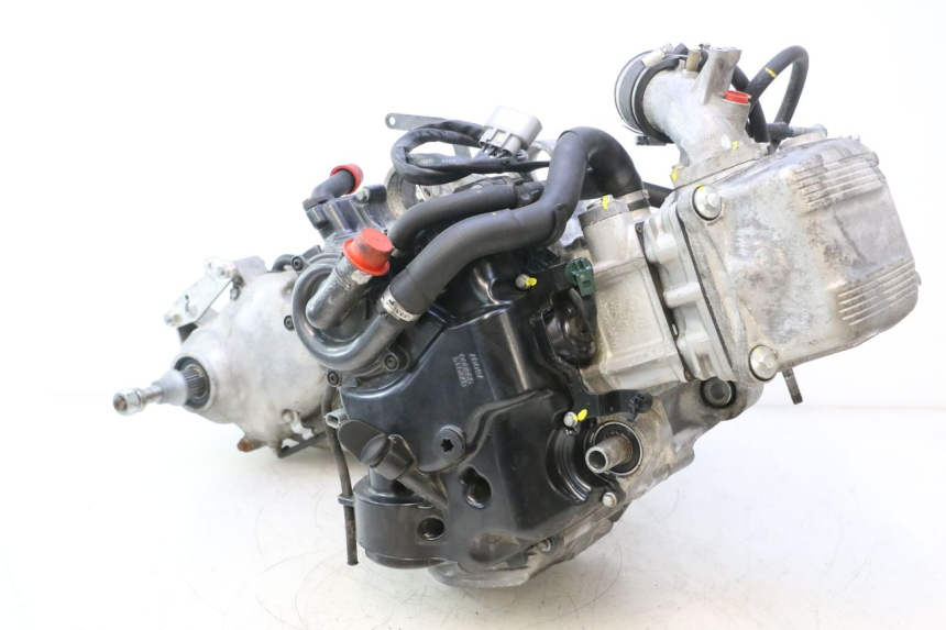 photo de SILNIK PIAGGIO MP3 HPE 530 (2022 - 2026) - Widok z bliska