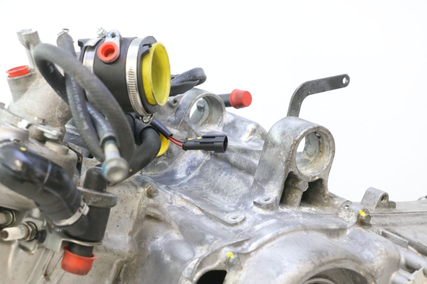 photo de SILNIK PIAGGIO MP3 HPE 530 (2022 - 2026) - Alternatywny kąt