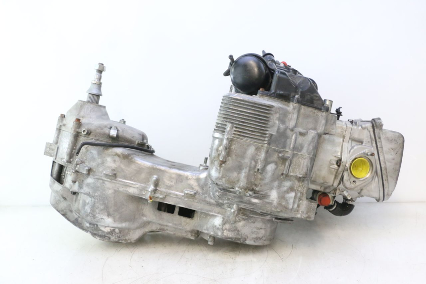 photo de SILNIK PIAGGIO MP3 HPE 530 (2022 - 2026) - Stan powierzchni