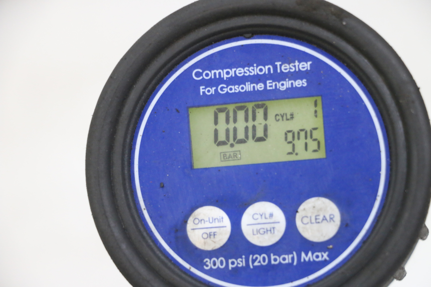 photo de SILNIK HONDA NTV DEAUVILLE 650 (1998 - 2001) - Struktura - zbliżenie