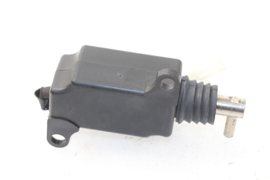 photo de SILNIK OTWIERANIA KUFERKA SYM FIDDLE 3 III 125 (2014 - 2020) - Zoom stanu zużycia