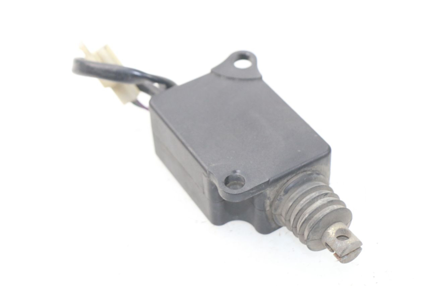 photo de SILNIK OTWIERANIA KUFERKA SYM GTS EVO 125 (2009 - 2013) - Szczegół części