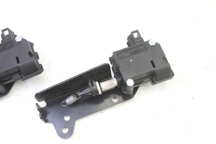 photo de SILNIK OTWIERANIA KUFERKA PIAGGIO MP3 HPE 310 (2024 - 2025) - Zoom stanu zużycia