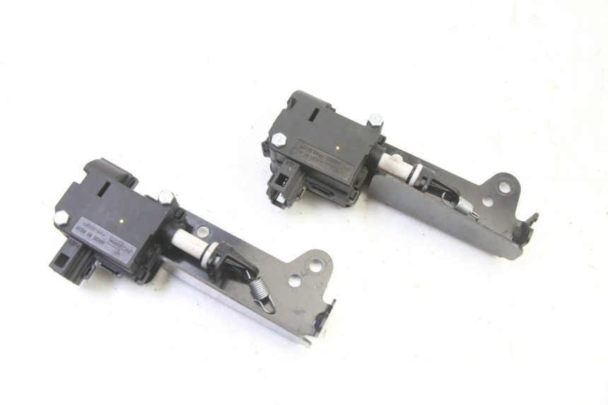 photo de SILNIK OTWIERANIA KUFERKA PIAGGIO MP3 HPE 310 (2024 - 2025) - Inny kąt widzenia