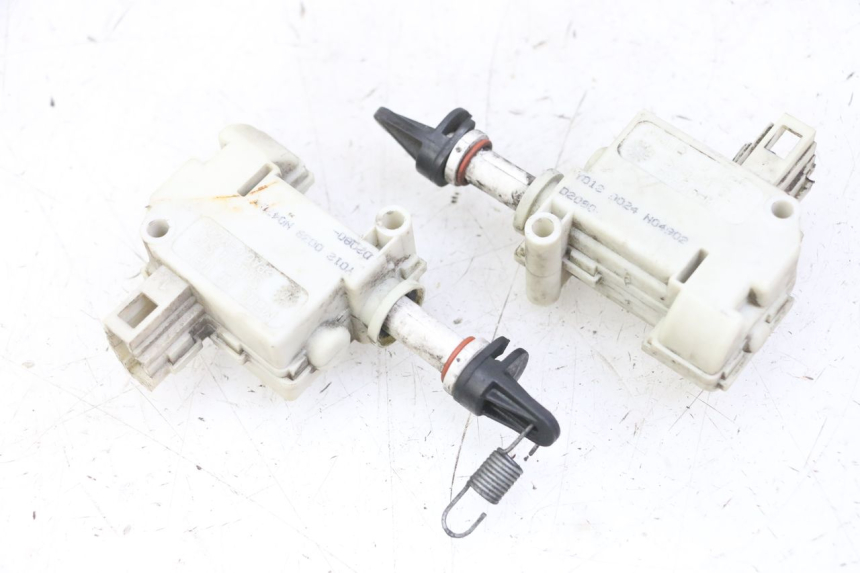 photo de SILNIK OTWIERANIA KUFERKA PIAGGIO MP3 LT 300 (2010 - 2016) - Widok główny