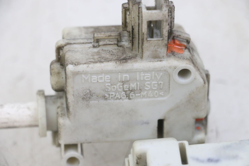 photo de SILNIK OTWIERANIA KUFERKA PIAGGIO MP3 LT 300 (2010 - 2016) - Szczegół części