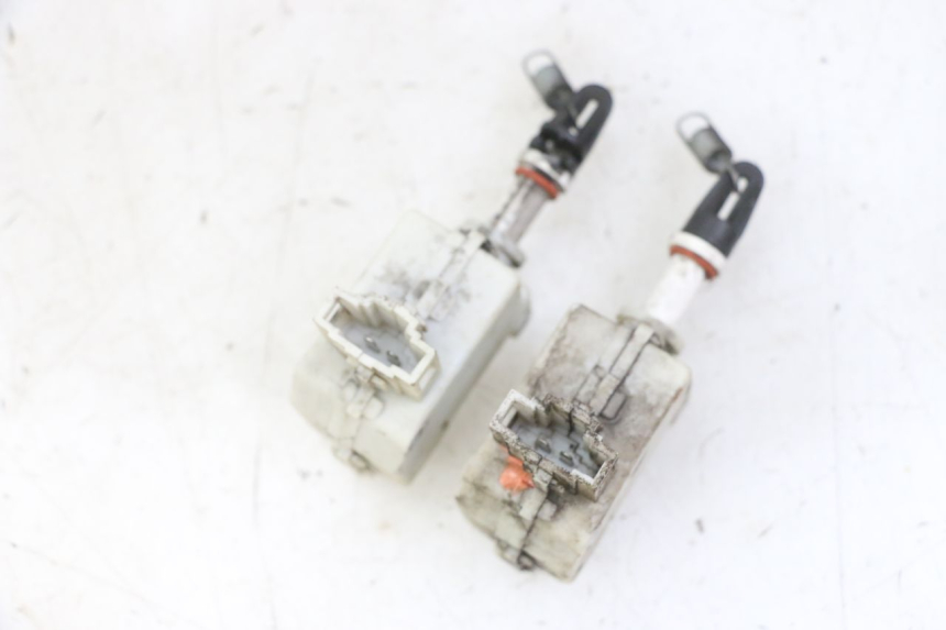 photo de SILNIK OTWIERANIA KUFERKA PIAGGIO MP3 LT 300 (2010 - 2016) - Zbliżenie techniczne