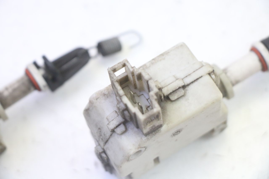 photo de SILNIK OTWIERANIA KUFERKA PIAGGIO MP3 LT 300 (2010 - 2016) - Zoom stanu zużycia