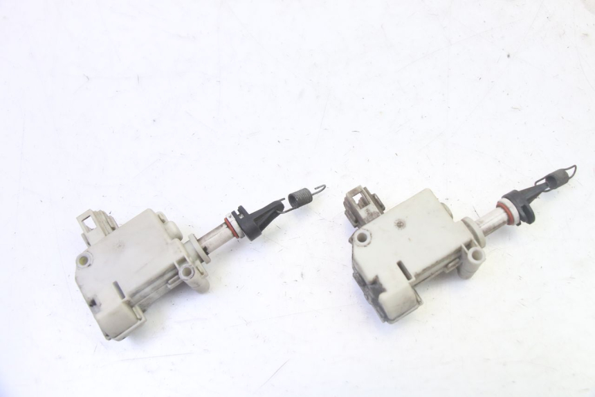 photo de SILNIK OTWIERANIA KUFERKA PIAGGIO MP3 LT 300 (2010 - 2016) - Inny kąt widzenia