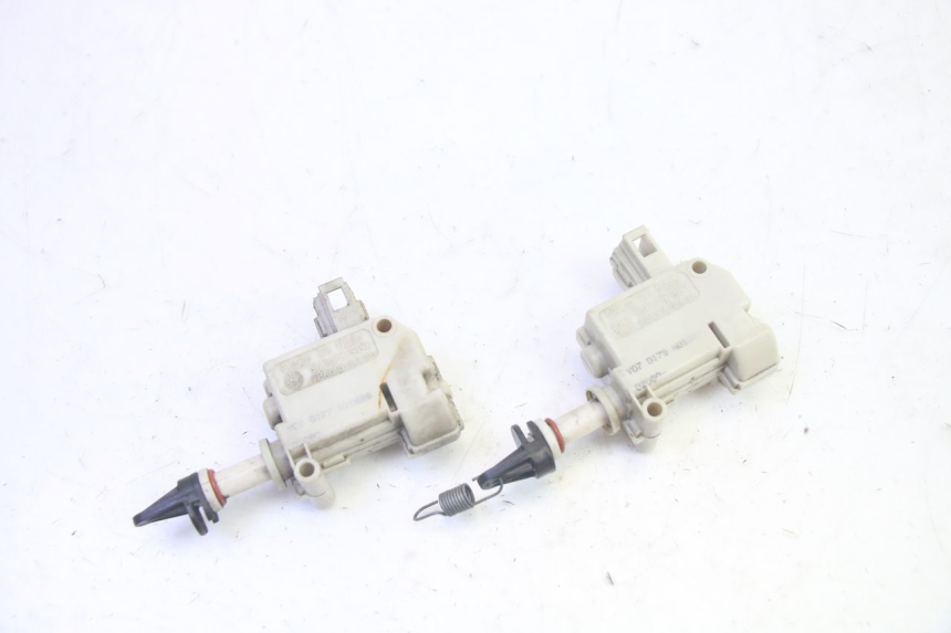 photo de SILNIK OTWIERANIA KUFERKA PIAGGIO MP3 LT 400 (2007 - 2012) - Widok główny