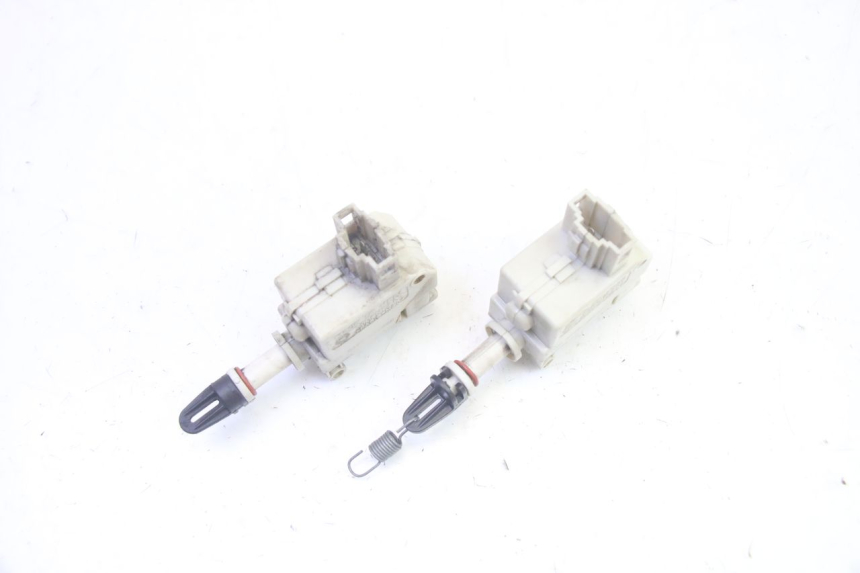 photo de SILNIK OTWIERANIA KUFERKA PIAGGIO MP3 LT 400 (2007 - 2012) - Szczegół części