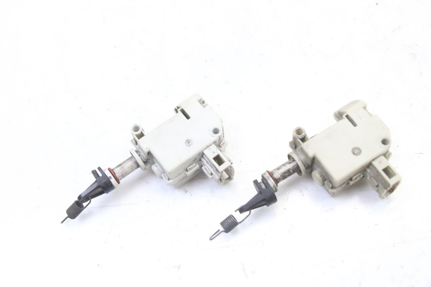 photo de SILNIK OTWIERANIA KUFERKA PIAGGIO MP3 500 (2011 - 2015) - Inny kąt widzenia