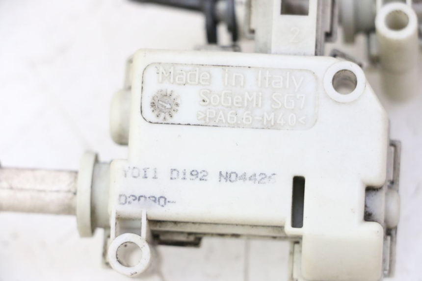 photo de SILNIK OTWIERANIA KUFERKA PIAGGIO MP3 500 (2011 - 2015) - Szczegół części