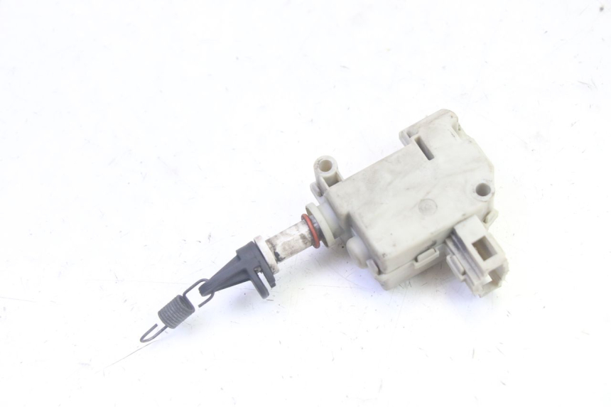 photo de SILNIK OTWIERANIA KUFERKA PIAGGIO MP3 RL 250 (2006 - 2010) - Zbliżenie techniczne