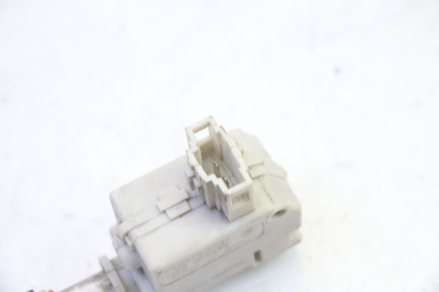 photo de SILNIK OTWIERANIA KUFERKA PIAGGIO MP3 RL 250 (2006 - 2010) - Zoom stanu zużycia