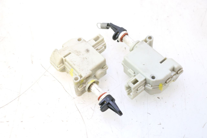 photo de SILNIK OTWIERANIA KUFERKA PIAGGIO MP3 500 (2011 - 2015) - Widok ogólny