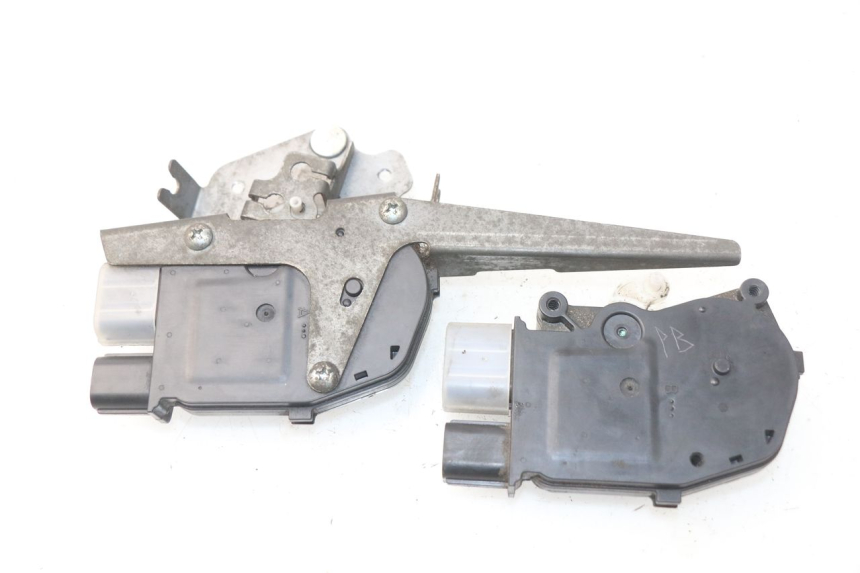 photo de SILNIK OTWIERANIA KUFERKA HONDA NSS EX FORZA 250 (2005 - 2013) - Zbliżenie techniczne