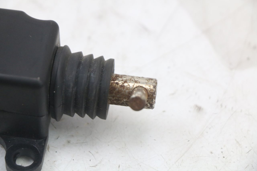 photo de SILNIK OTWIERANIA KUFERKA PEUGEOT BELVILLE 125 (2017 - 2021) - Inny kąt widzenia