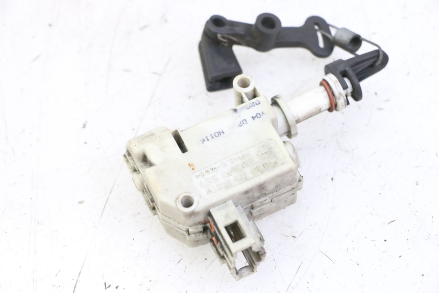 photo de SILNIK OTWIERANIA KUFERKA PIAGGIO VESPA GRANTURISMO 200 (2004 - 2005) - Szczegół części