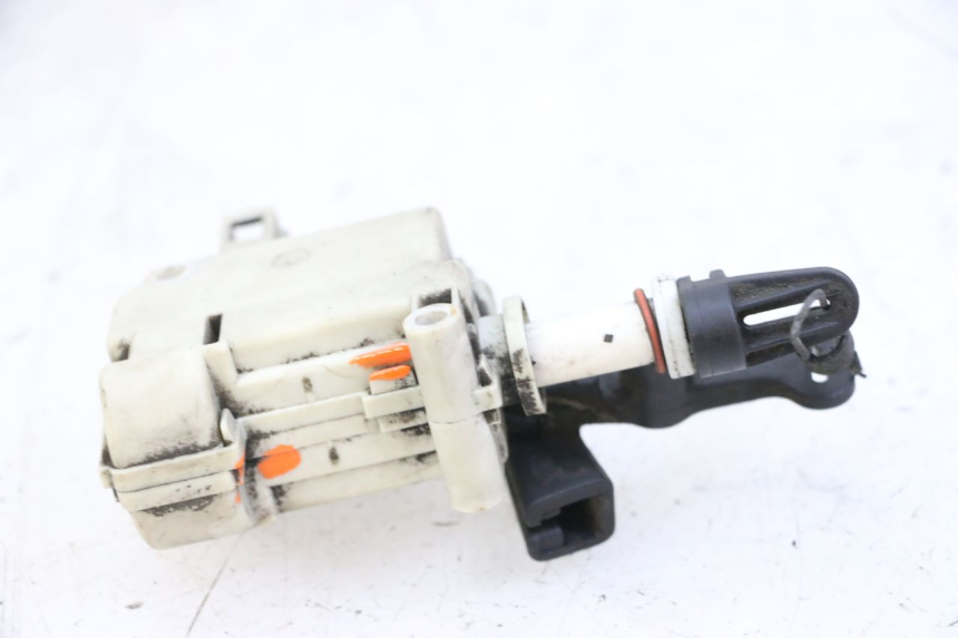 photo de SILNIK OTWIERANIA KUFERKA PIAGGIO VESPA GRANTURISMO 200 (2004 - 2005) - Zoom stanu zużycia