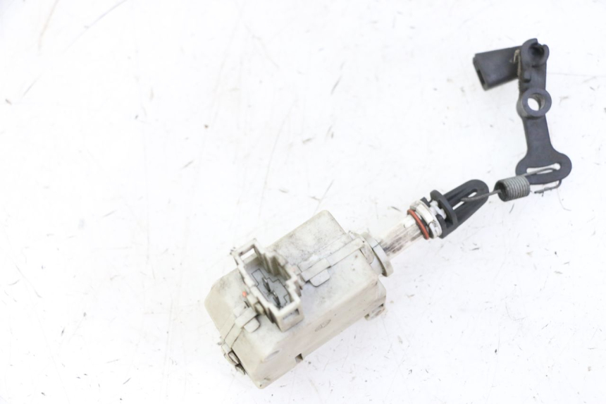 photo de SILNIK OTWIERANIA KUFERKA PIAGGIO VESPA GRANTURISMO 200 (2004 - 2005) - Inny kąt widzenia