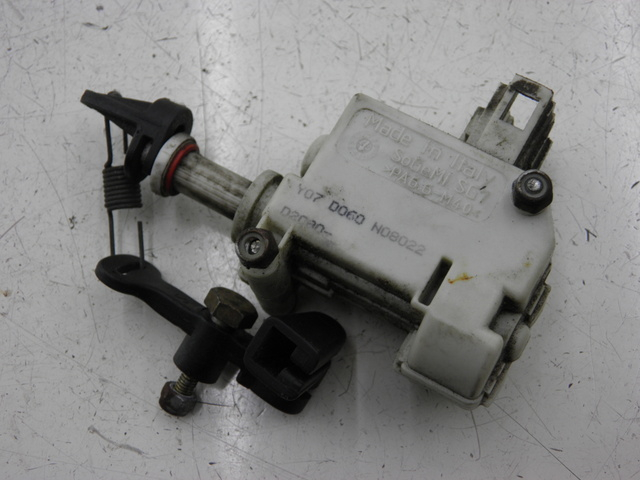 photo de SILNIK OTWIERANIA KUFERKA PIAGGIO X8 STREET 125 (2006 - 2007) - Szczegół części
