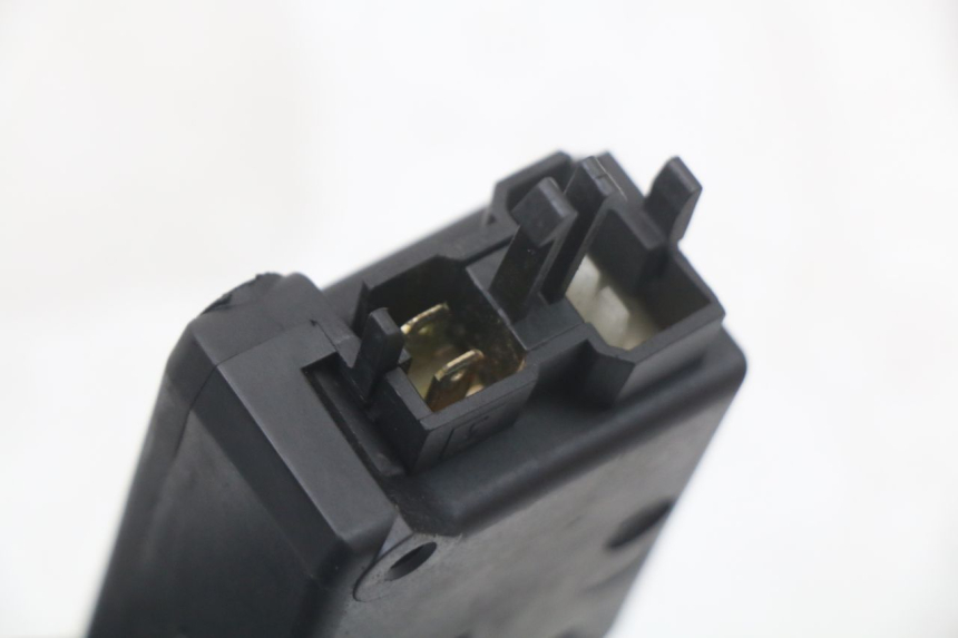 photo de SILNIK OTWIERANIA KUFERKA PEUGEOT SATELIS 125 (2010 - 2012) - Inny kąt widzenia