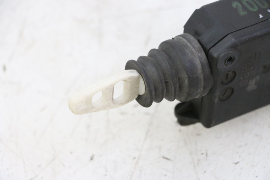 photo de SILNIK OTWIERANIA KUFERKA PEUGEOT SATELIS 125 (2006 - 2009) - Inny kąt widzenia