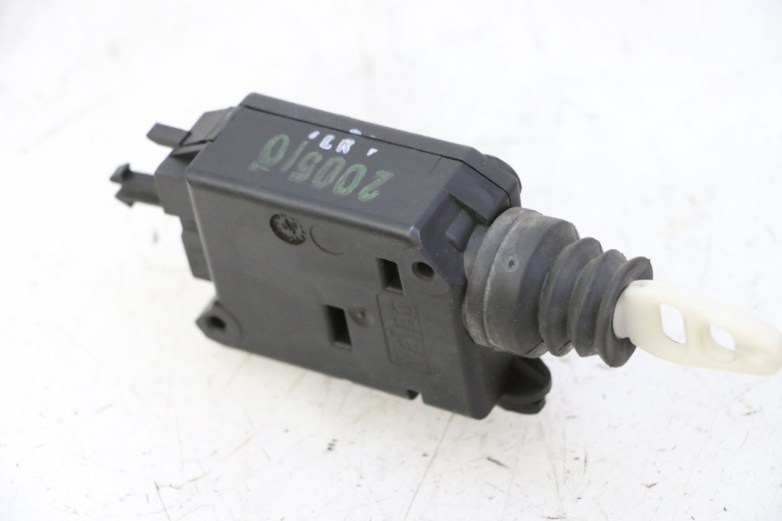 photo de SILNIK OTWIERANIA KUFERKA PEUGEOT SATELIS 125 (2006 - 2009) - Zbliżenie techniczne