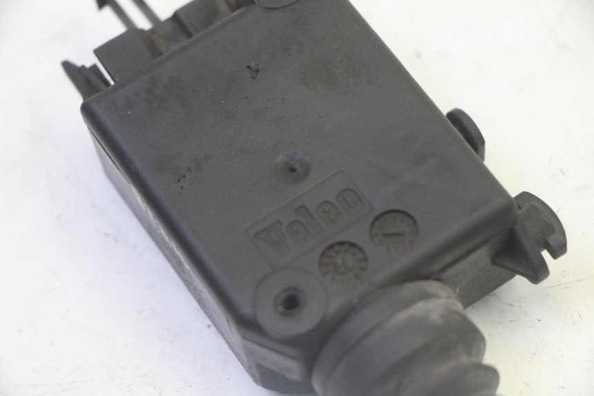 photo de SILNIK OTWIERANIA KUFERKA PEUGEOT SATELIS 125 (2013 - 2018) - Inny kąt widzenia