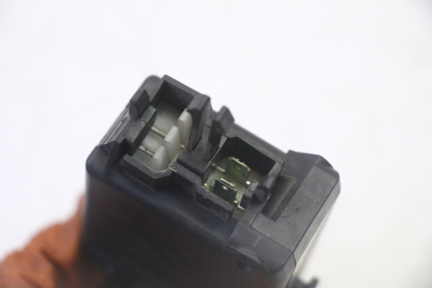 photo de SILNIK OTWIERANIA KUFERKA PEUGEOT SATELIS 125 (2013 - 2018) - Zbliżenie techniczne