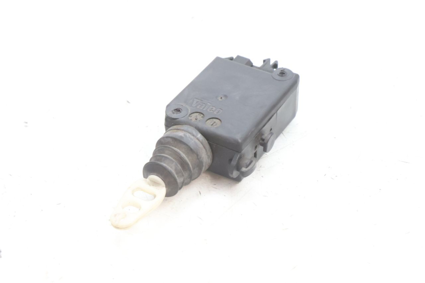 photo de SILNIK OTWIERANIA KUFERKA PEUGEOT SATELIS 125 (2006 - 2009) - Zbliżenie techniczne